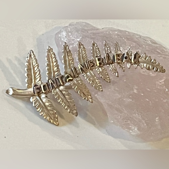 FONTAINEBLEAU town in Paris France Antique Souvenir Silver Tone Fern Leaf Pin - Picture 3 of 8
